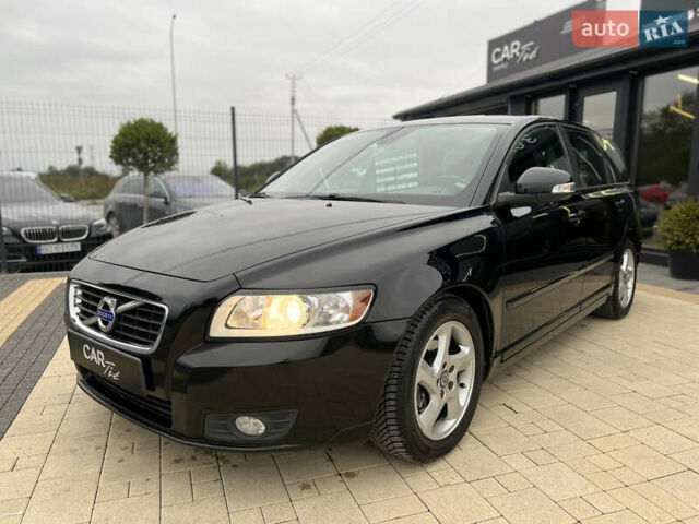 Черный Вольво В50, объемом двигателя 1.6 л и пробегом 244 тыс. км за 8300 $, фото 2 на Automoto.ua