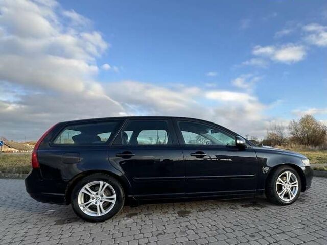 Черный Вольво В50, объемом двигателя 1.6 л и пробегом 215 тыс. км за 7600 $, фото 4 на Automoto.ua