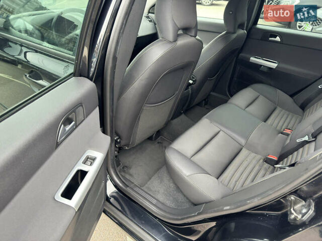 Черный Вольво В50, объемом двигателя 2 л и пробегом 213 тыс. км за 11000 $, фото 29 на Automoto.ua