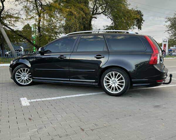 Черный Вольво В50, объемом двигателя 1.56 л и пробегом 264 тыс. км за 8300 $, фото 1 на Automoto.ua