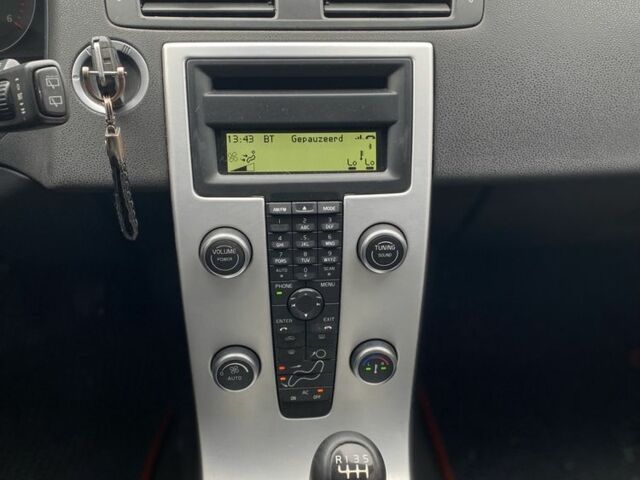 Чорний Вольво V50, об'ємом двигуна 1.6 л та пробігом 250 тис. км за 8999 $, фото 12 на Automoto.ua