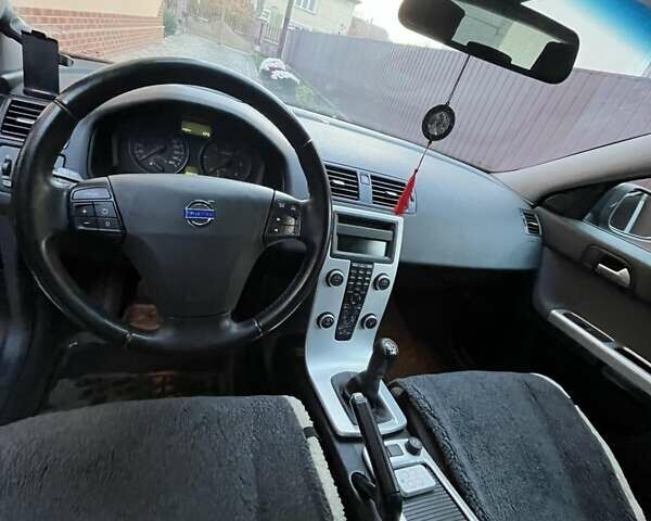 Черный Вольво В50, объемом двигателя 1.6 л и пробегом 261 тыс. км за 8200 $, фото 12 на Automoto.ua