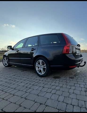 Черный Вольво В50, объемом двигателя 1.6 л и пробегом 215 тыс. км за 7600 $, фото 7 на Automoto.ua