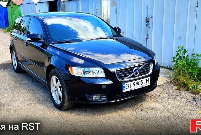 Черный Вольво В50, объемом двигателя 1.6 л и пробегом 223 тыс. км за 8400 $, фото 1 на Automoto.ua
