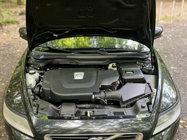 Чорний Вольво V50, об'ємом двигуна 2 л та пробігом 260 тис. км за 8200 $, фото 4 на Automoto.ua