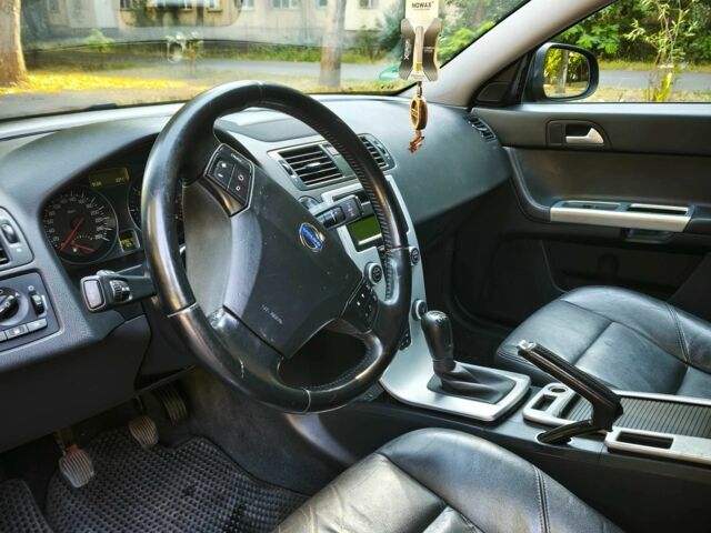 Черный Вольво В50, объемом двигателя 2 л и пробегом 209 тыс. км за 7200 $, фото 16 на Automoto.ua