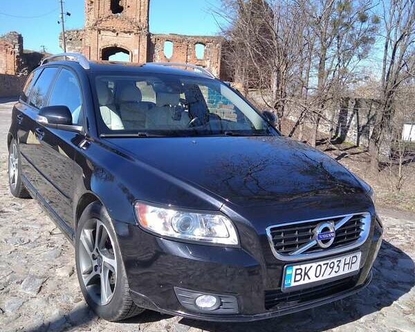 Черный Вольво В50, объемом двигателя 1.6 л и пробегом 186 тыс. км за 9000 $, фото 3 на Automoto.ua