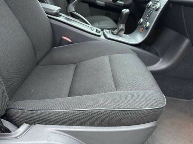 Черный Вольво В50, объемом двигателя 1.6 л и пробегом 266 тыс. км за 8900 $, фото 20 на Automoto.ua