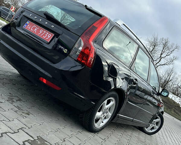 Черный Вольво В50, объемом двигателя 1.6 л и пробегом 219 тыс. км за 8300 $, фото 11 на Automoto.ua