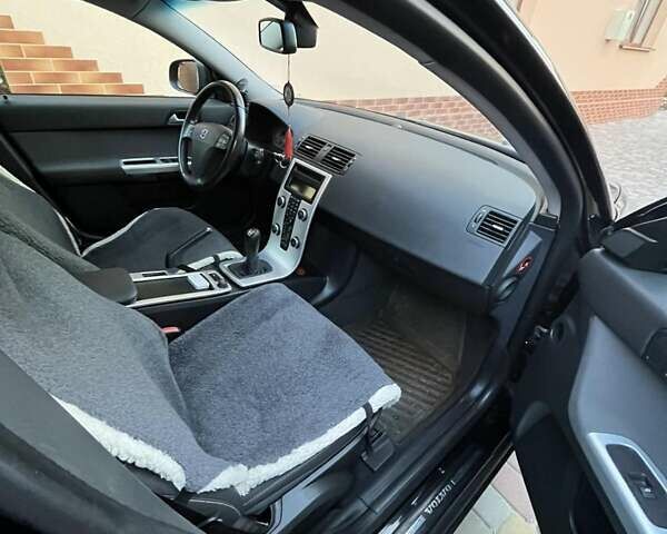Черный Вольво В50, объемом двигателя 1.6 л и пробегом 261 тыс. км за 8200 $, фото 9 на Automoto.ua