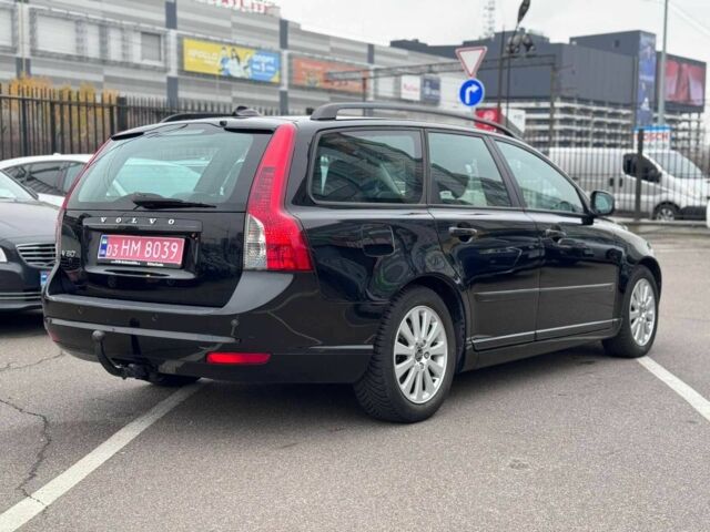 Черный Вольво В50, объемом двигателя 1.6 л и пробегом 213 тыс. км за 8900 $, фото 1 на Automoto.ua