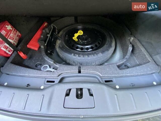 Черный Вольво В50, объемом двигателя 1.6 л и пробегом 235 тыс. км за 7800 $, фото 18 на Automoto.ua