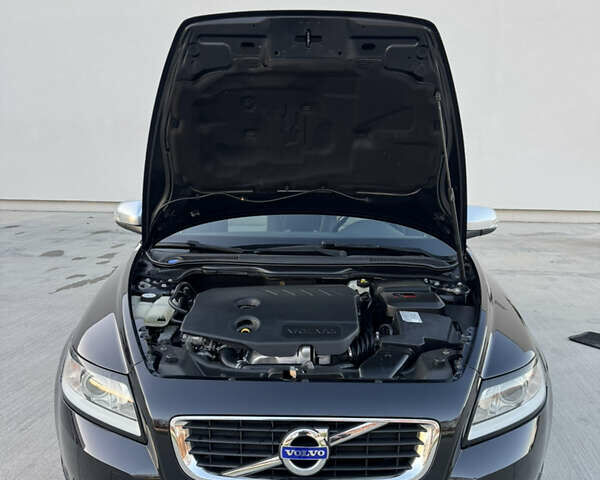 Черный Вольво В50, объемом двигателя 1.6 л и пробегом 235 тыс. км за 8850 $, фото 52 на Automoto.ua