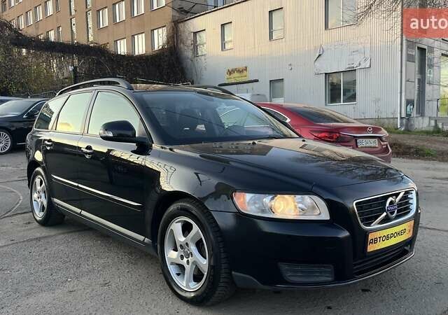 Черный Вольво В50, объемом двигателя 1.56 л и пробегом 243 тыс. км за 8200 $, фото 1 на Automoto.ua