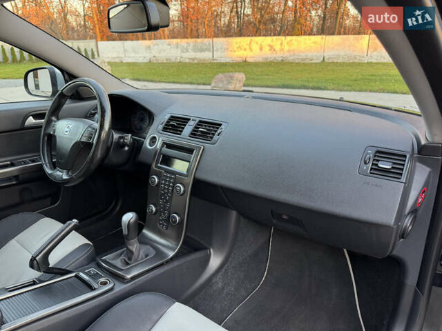 Черный Вольво В50, объемом двигателя 1.6 л и пробегом 235 тыс. км за 9350 $, фото 32 на Automoto.ua