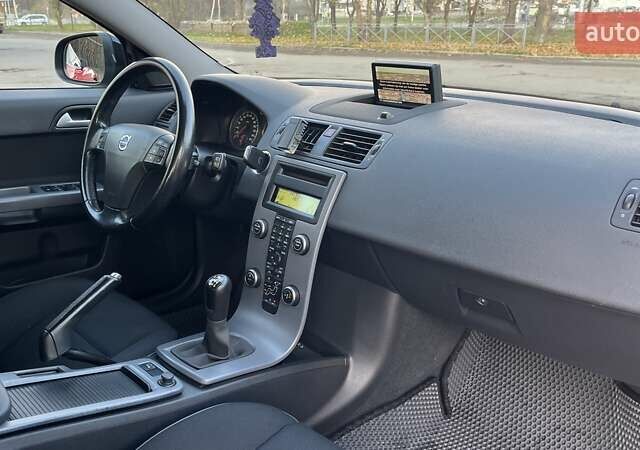 Черный Вольво В50, объемом двигателя 1.56 л и пробегом 243 тыс. км за 8200 $, фото 10 на Automoto.ua