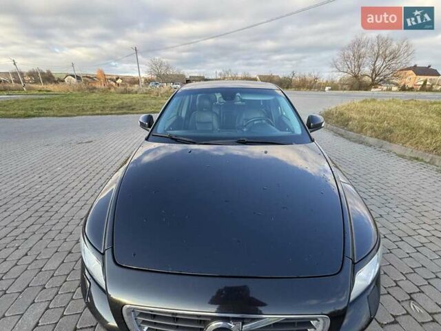 Черный Вольво В50, объемом двигателя 1.6 л и пробегом 215 тыс. км за 7600 $, фото 1 на Automoto.ua