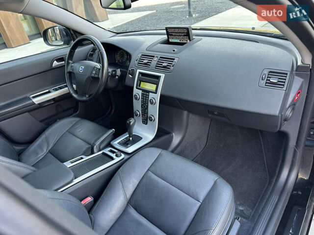 Чорний Вольво V50, об'ємом двигуна 2 л та пробігом 262 тис. км за 9850 $, фото 44 на Automoto.ua