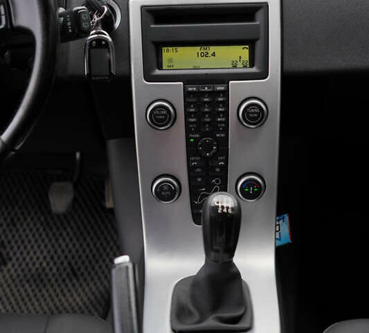 Черный Вольво В50, объемом двигателя 1.6 л и пробегом 316 тыс. км за 7299 $, фото 7 на Automoto.ua