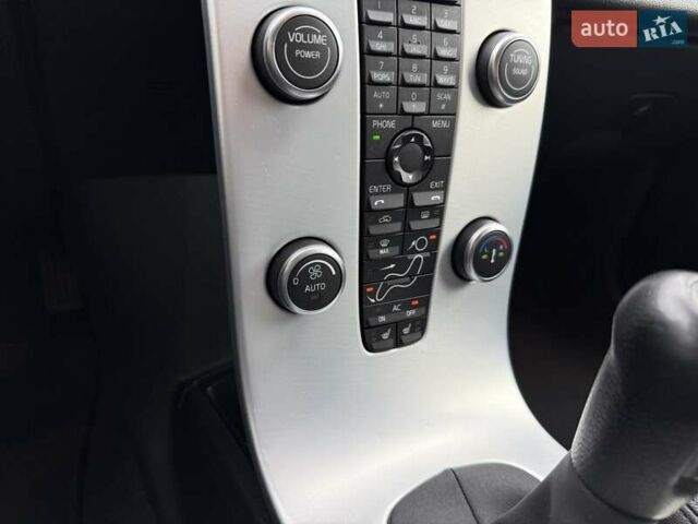 Черный Вольво В50, объемом двигателя 1.6 л и пробегом 226 тыс. км за 8290 $, фото 64 на Automoto.ua