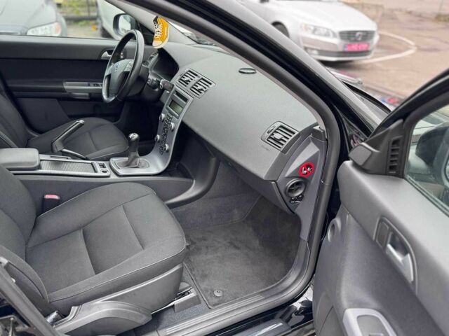 Черный Вольво В50, объемом двигателя 1.6 л и пробегом 213 тыс. км за 8900 $, фото 20 на Automoto.ua