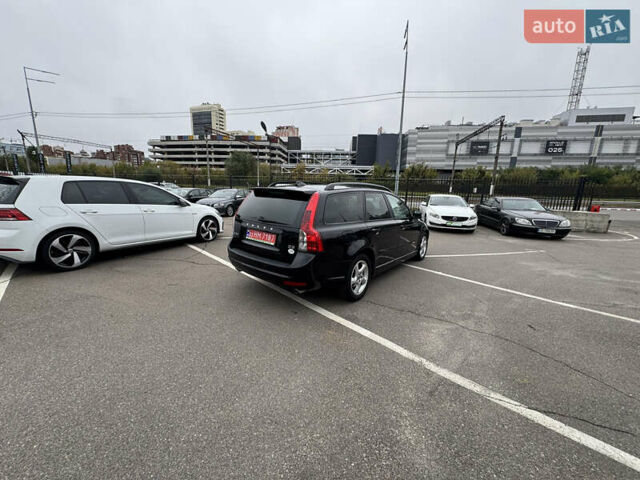 Черный Вольво В50, объемом двигателя 2 л и пробегом 213 тыс. км за 11000 $, фото 43 на Automoto.ua