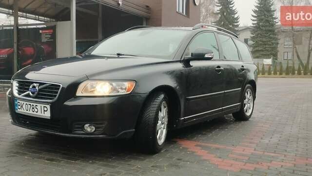 Черный Вольво В50, объемом двигателя 1.56 л и пробегом 260 тыс. км за 6900 $, фото 1 на Automoto.ua