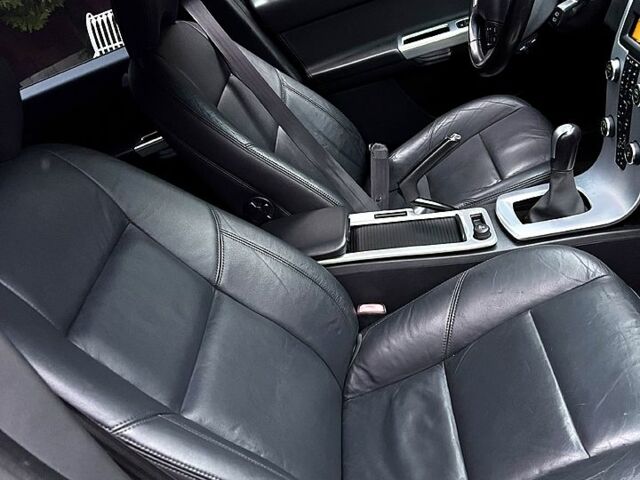 Черный Вольво В50, объемом двигателя 1.6 л и пробегом 210 тыс. км за 7300 $, фото 8 на Automoto.ua