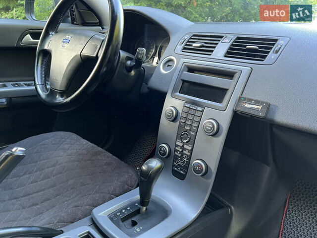 Чорний Вольво V50, об'ємом двигуна 2 л та пробігом 251 тис. км за 8500 $, фото 12 на Automoto.ua