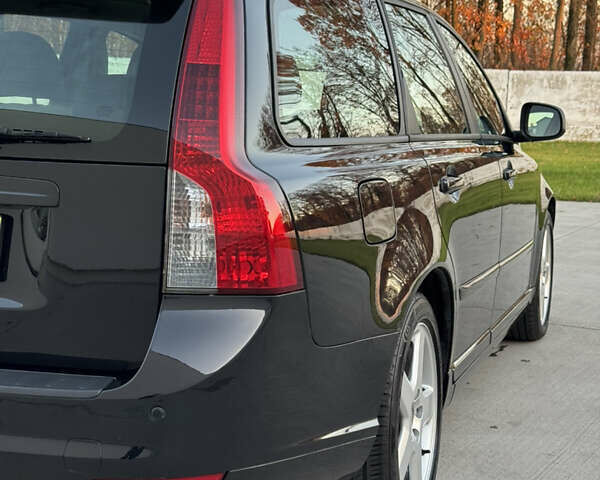 Черный Вольво В50, объемом двигателя 1.6 л и пробегом 235 тыс. км за 9350 $, фото 60 на Automoto.ua