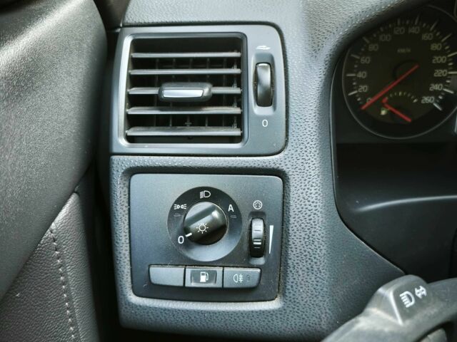 Черный Вольво В50, объемом двигателя 2 л и пробегом 209 тыс. км за 7200 $, фото 11 на Automoto.ua