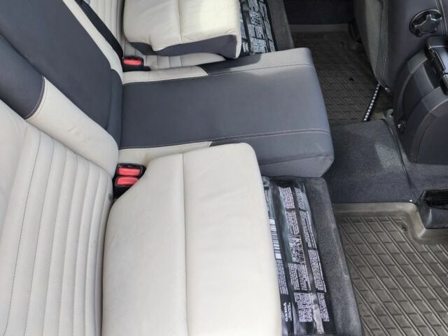 Черный Вольво В50, объемом двигателя 1.6 л и пробегом 255 тыс. км за 7400 $, фото 14 на Automoto.ua