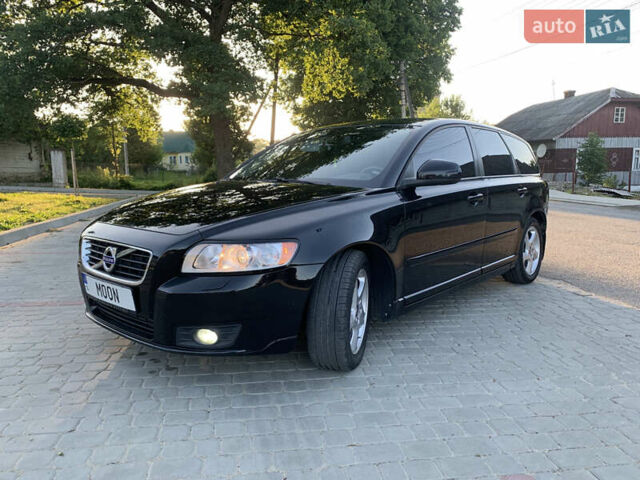 Черный Вольво В50, объемом двигателя 1.6 л и пробегом 234 тыс. км за 7850 $, фото 1 на Automoto.ua