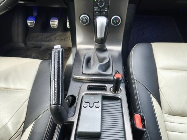 Черный Вольво В50, объемом двигателя 1.6 л и пробегом 255 тыс. км за 7400 $, фото 9 на Automoto.ua