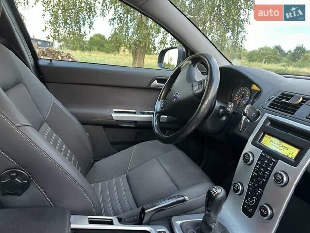 Черный Вольво В50, объемом двигателя 1.6 л и пробегом 232 тыс. км за 7600 $, фото 14 на Automoto.ua