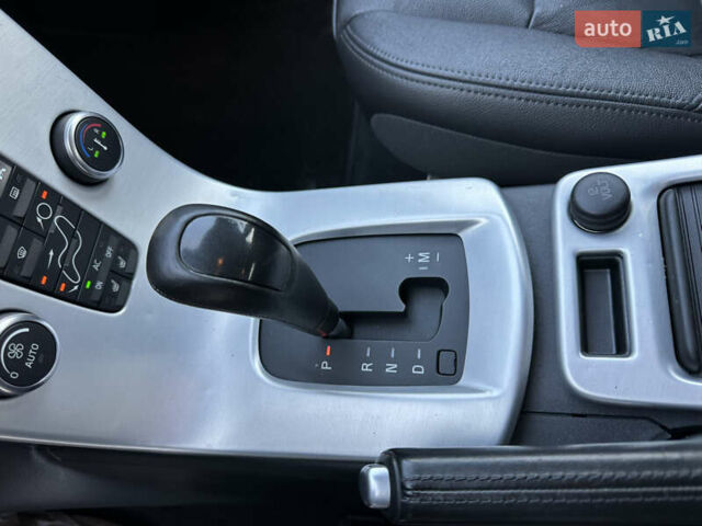 Чорний Вольво V50, об'ємом двигуна 2 л та пробігом 262 тис. км за 9850 $, фото 26 на Automoto.ua