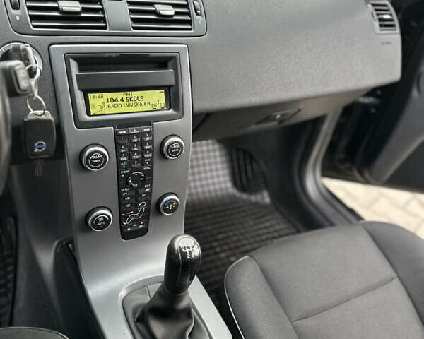 Черный Вольво В50, объемом двигателя 1.6 л и пробегом 219 тыс. км за 8300 $, фото 33 на Automoto.ua