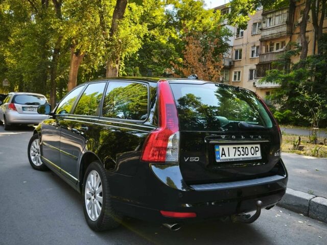 Черный Вольво В50, объемом двигателя 2 л и пробегом 209 тыс. км за 7200 $, фото 2 на Automoto.ua