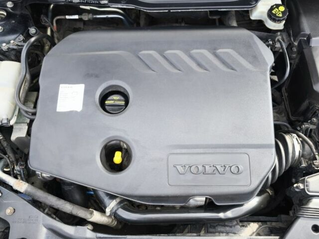 Черный Вольво В50, объемом двигателя 1.6 л и пробегом 255 тыс. км за 7400 $, фото 6 на Automoto.ua