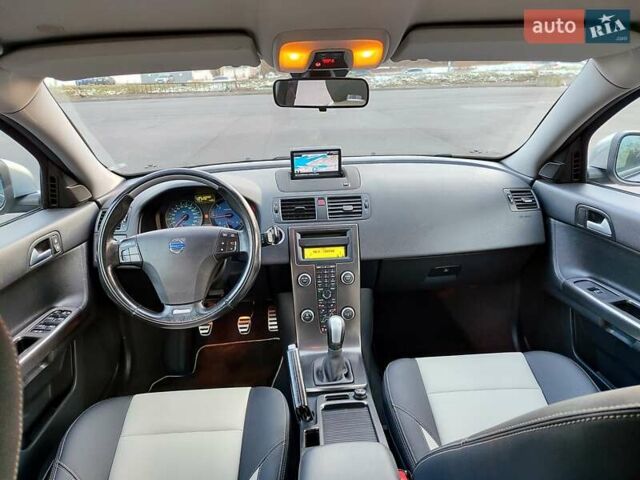Черный Вольво В50, объемом двигателя 1.6 л и пробегом 255 тыс. км за 9499 $, фото 1 на Automoto.ua