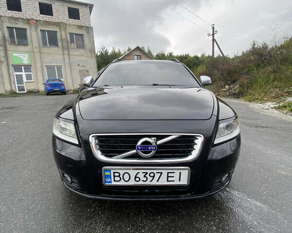 Черный Вольво В50, объемом двигателя 1.56 л и пробегом 215 тыс. км за 7900 $, фото 1 на Automoto.ua