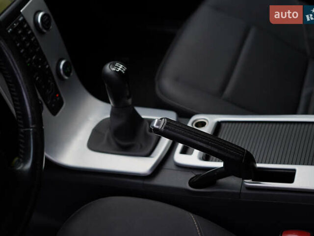 Черный Вольво В50, объемом двигателя 1.6 л и пробегом 316 тыс. км за 7299 $, фото 18 на Automoto.ua