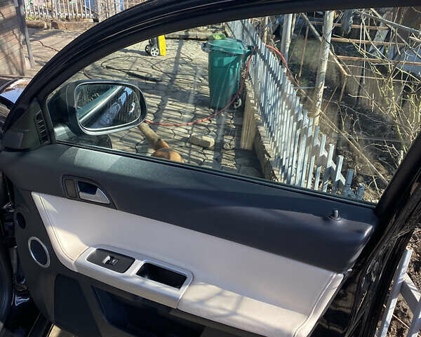 Чорний Вольво V50, об'ємом двигуна 1.6 л та пробігом 242 тис. км за 9500 $, фото 7 на Automoto.ua