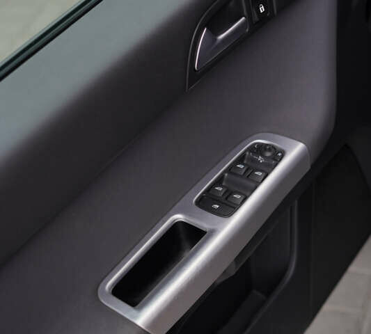 Черный Вольво В50, объемом двигателя 1.6 л и пробегом 316 тыс. км за 7299 $, фото 15 на Automoto.ua