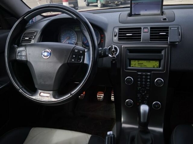 Черный Вольво В50, объемом двигателя 1.6 л и пробегом 255 тыс. км за 7400 $, фото 10 на Automoto.ua