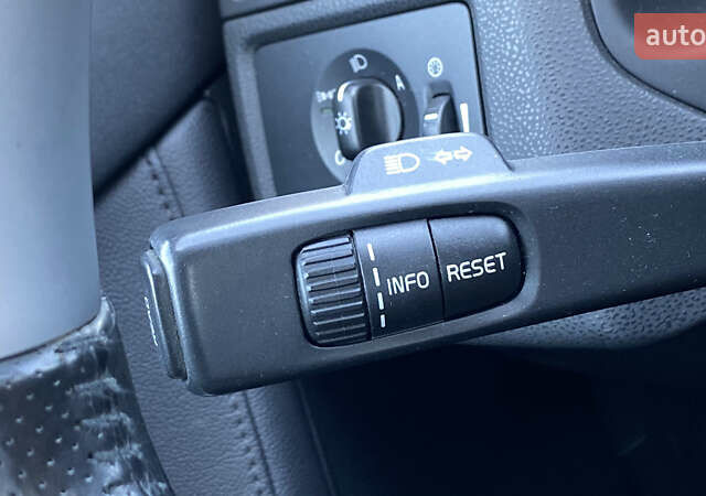 Черный Вольво В50, объемом двигателя 1.6 л и пробегом 197 тыс. км за 8200 $, фото 21 на Automoto.ua