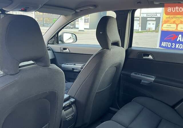 Черный Вольво В50, объемом двигателя 1.56 л и пробегом 243 тыс. км за 8200 $, фото 9 на Automoto.ua