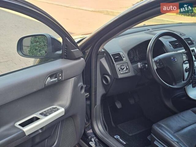 Черный Вольво В50, объемом двигателя 1.6 л и пробегом 210 тыс. км за 8499 $, фото 12 на Automoto.ua