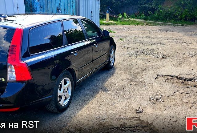 Черный Вольво В50, объемом двигателя 1.6 л и пробегом 223 тыс. км за 8400 $, фото 3 на Automoto.ua