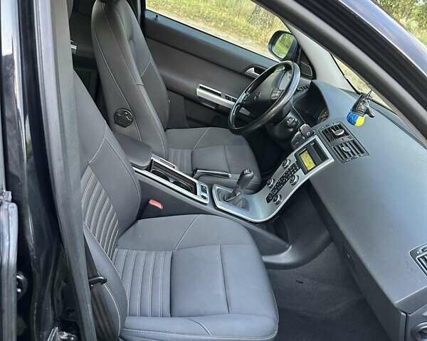 Черный Вольво В50, объемом двигателя 1.6 л и пробегом 232 тыс. км за 7600 $, фото 44 на Automoto.ua